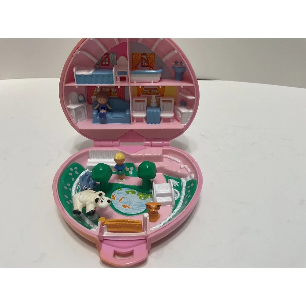 Vintage 1989 Bluebird Polly Pocket Pink Heart House Compact with 5‎ Figures